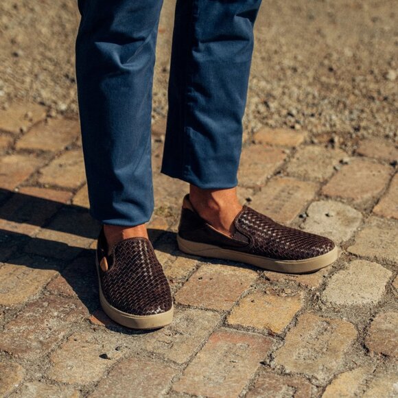 OluKai Lae‘ahi Lauhala Men’s Woven Leather Slip On Shoes in Dark Wood $165 - Picture 1 of 15